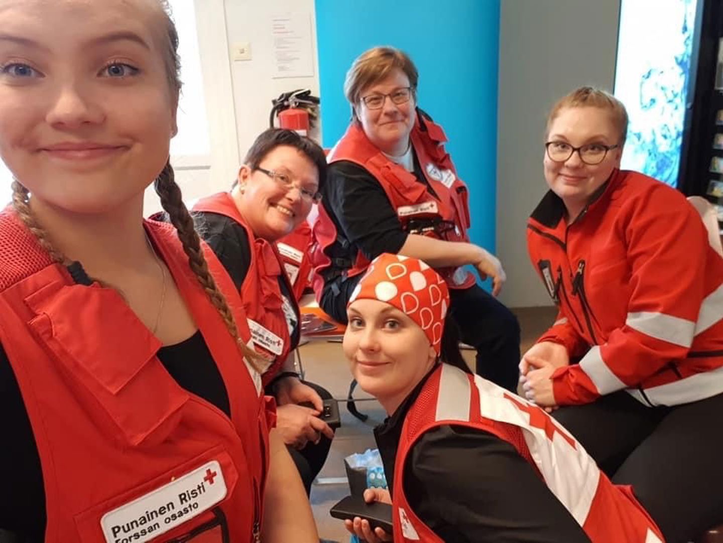 Ensiapupäivystäminen on hauskempaa, kun tiimi on tuttu. Janikan (oik.) tiimissä tällä kertaa olivat Jenny Sääksi, sisko Jessika Hakamäki, äiti Maria Sääksi ja Tarja Lehtola.