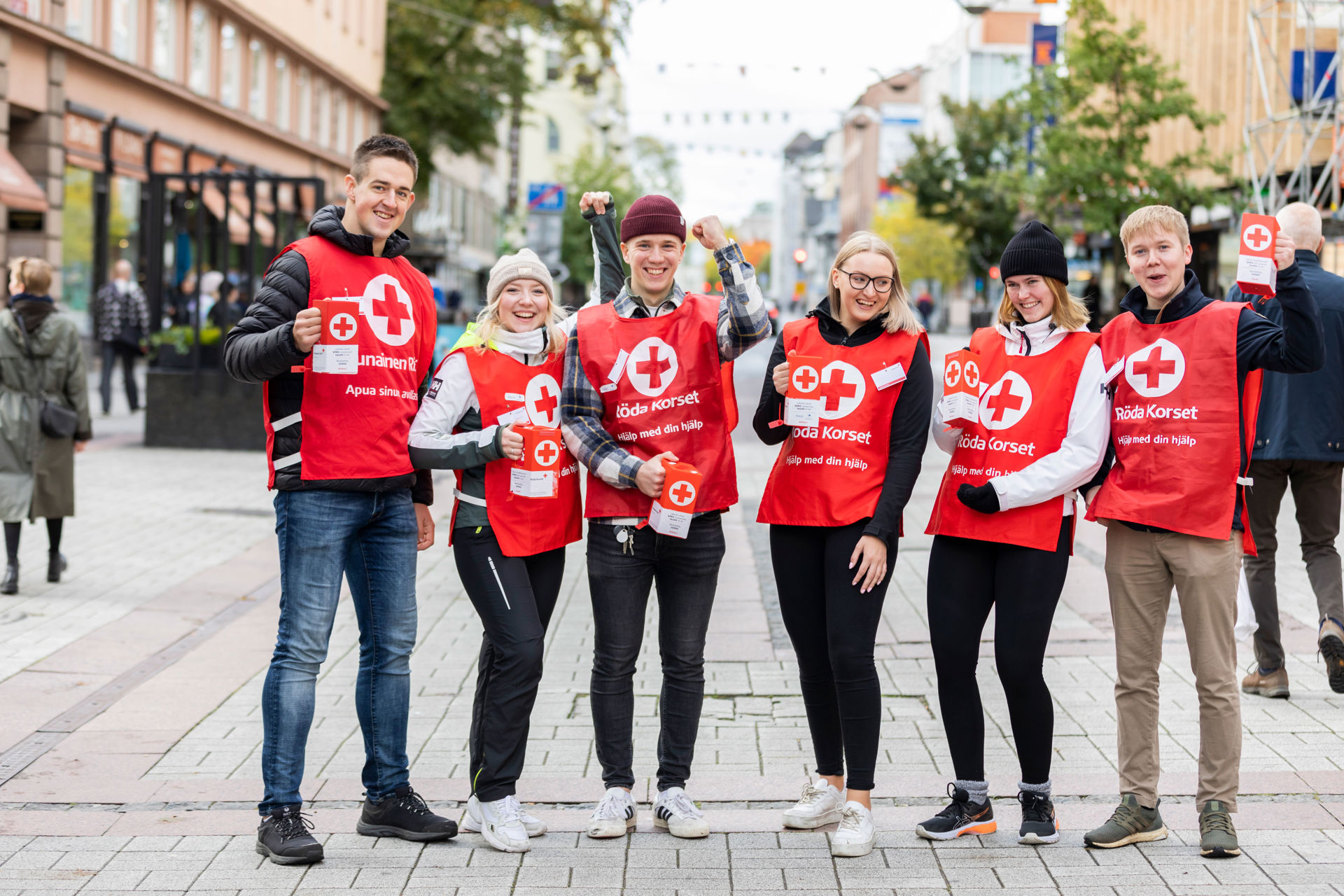 Red Cross volunteers collecting on the streets of Turku.
