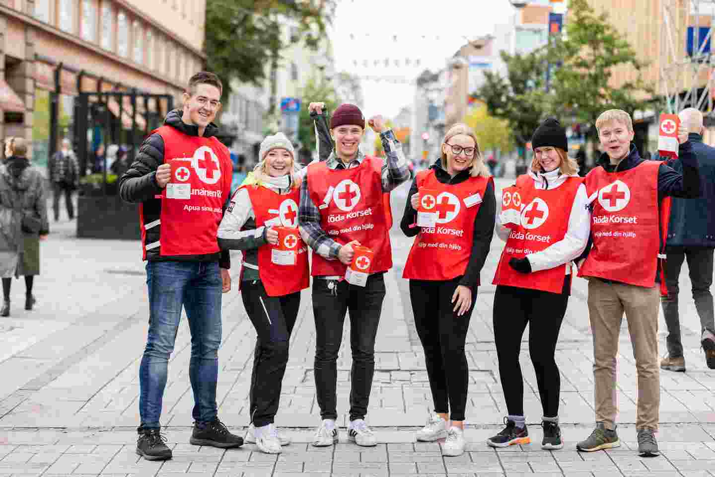Red Cross volunteers collecting on the streets of Turku.