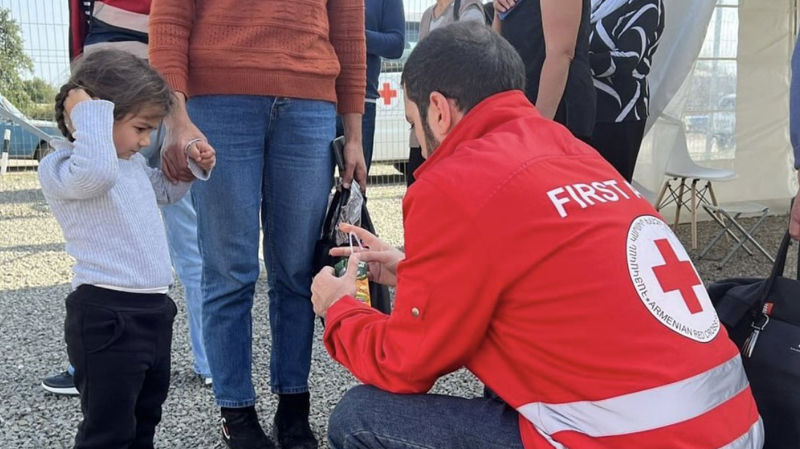 The Finnish Red Cross helps people fleeing from fighting to Armenia