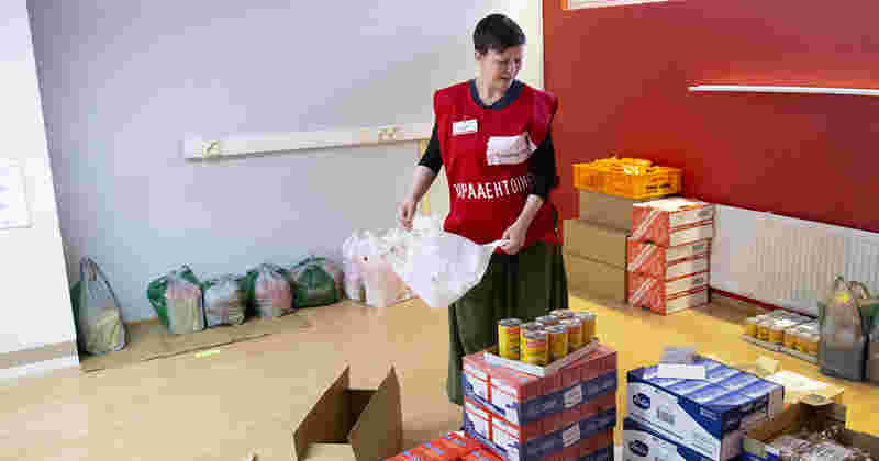 Food distribution often vital for coping